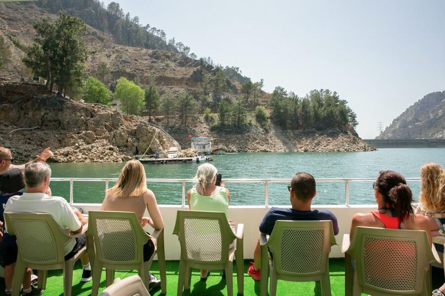 Side: Cabrio Bus and Boat Day Trip at the Green Lake - Guides, group rhythm, and comfort