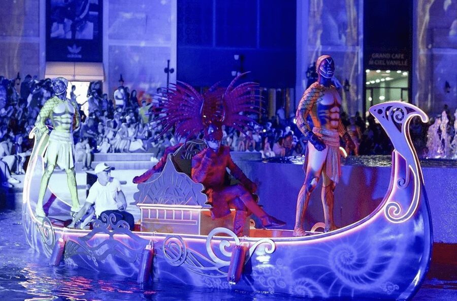 Side: Land of Legends Bus Transfers and Boat Parade - Who should book this outing?