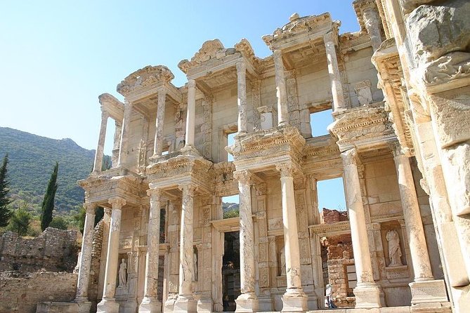 SKIP-THE-LINE: Group & Private Ephesus Tour ENTRY FEE & LUNCH - Fountains and baths reveal everyday Roman life