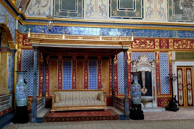 Small-Group Topkapi Palace and Harem Tour with Tickets - Timing, meeting point, and practical matters