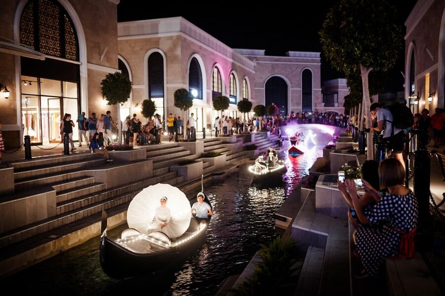 The Land of Legends Night Show & Shopping Avenue - Timing problems to plan around