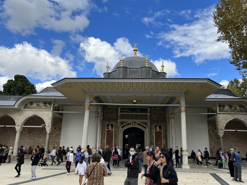 Topkapi Palace&Harem-Guided Tour-Skip lines- All tickets inc - The third courtyard: education, treasure, and sacred objects