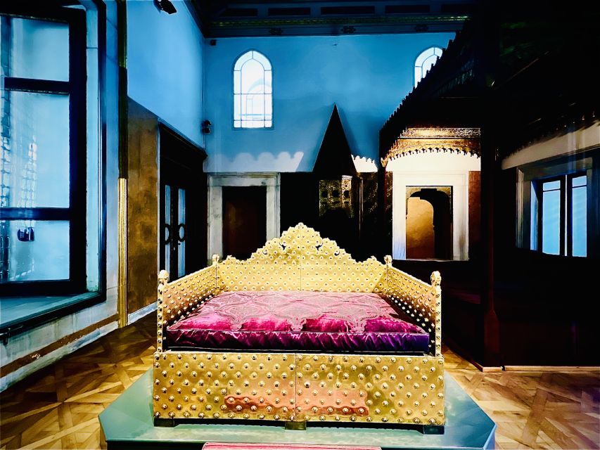Topkapi Palace&Harem-Guided Tour-Skip lines- All tickets inc - Palace kitchens and ceramics from abroad